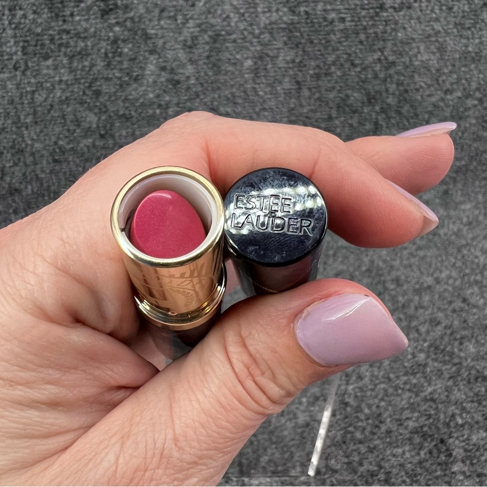 New Estee Lauder Limited Edition Lipstick A33 Be Epic 0.12oz - Picture 4 of 7